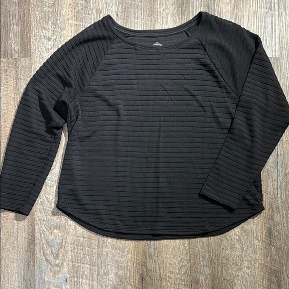 St. John’s Bay Black Long Sleeve Ribbed Women's Top - Picture 3 of 4